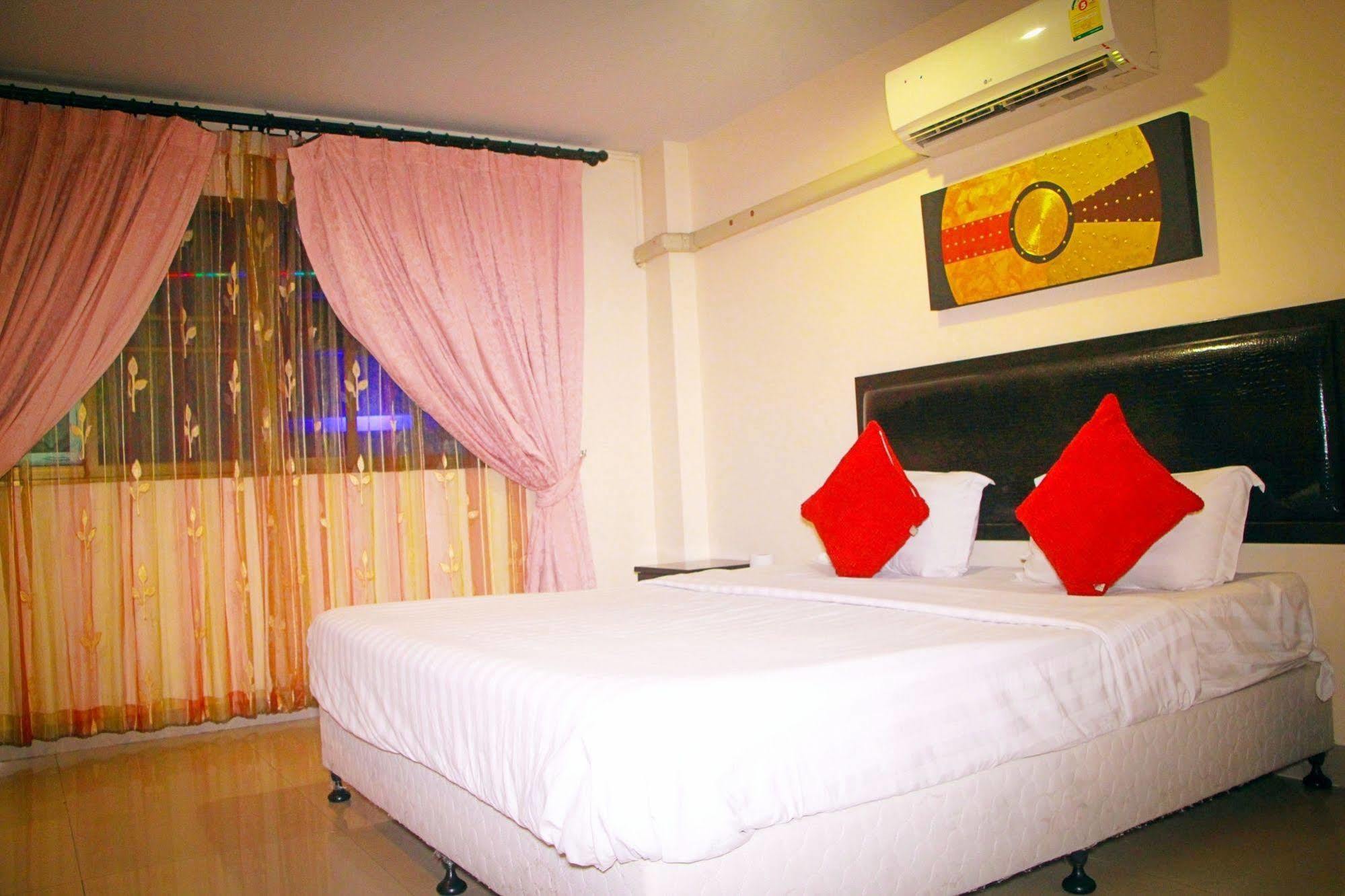 Royal Q & D Suites Pattaya Exteriér fotografie