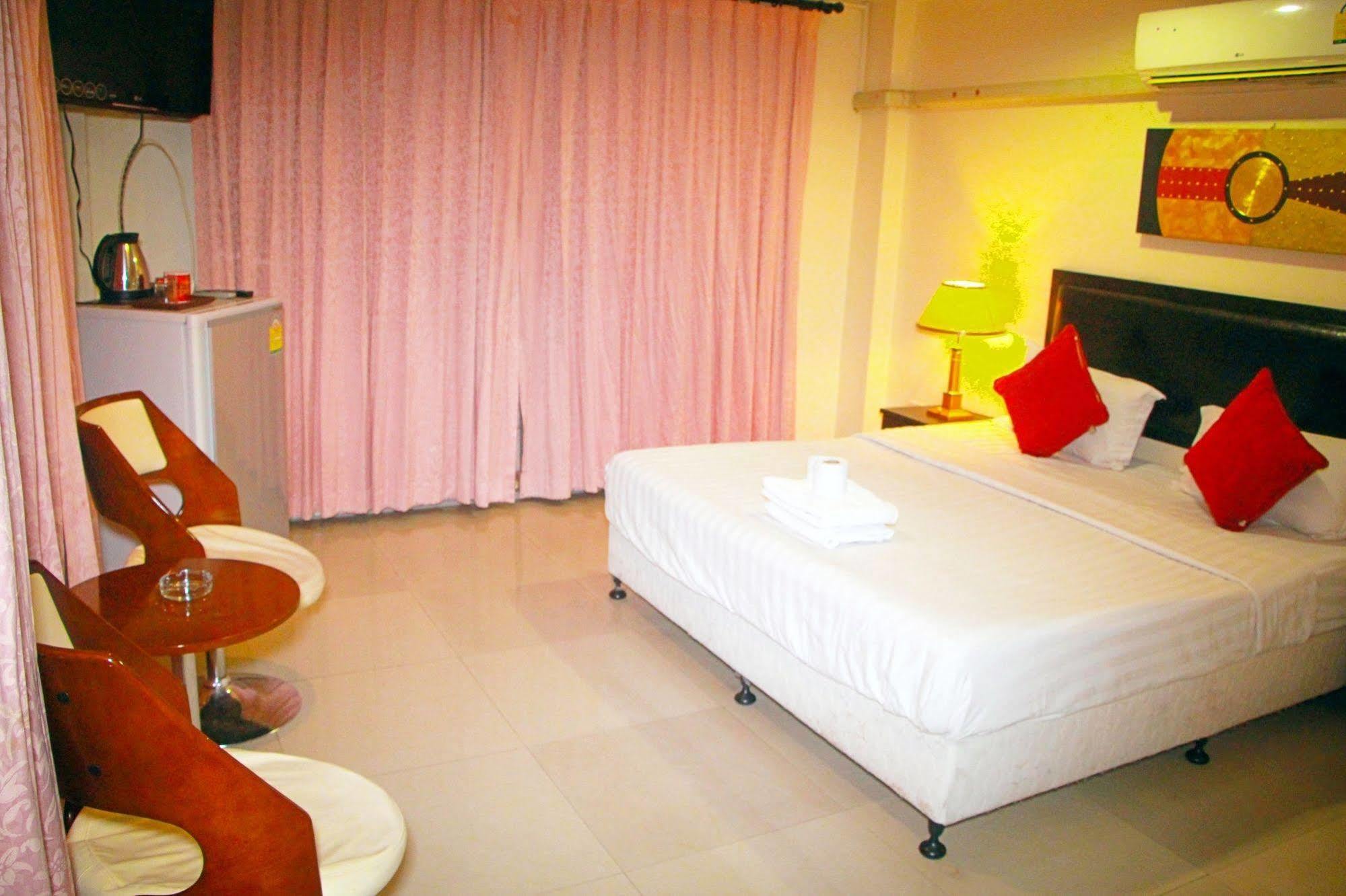 Royal Q & D Suites Pattaya Exteriér fotografie